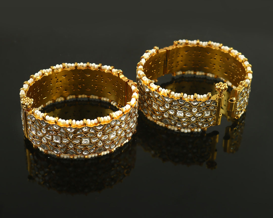 Adorable Gold-Plated Silver Kundan-Jadau Bangle