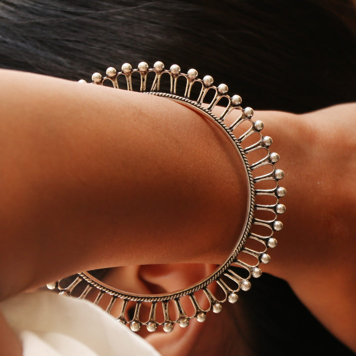 Silver Circle Design Adorable Bangle