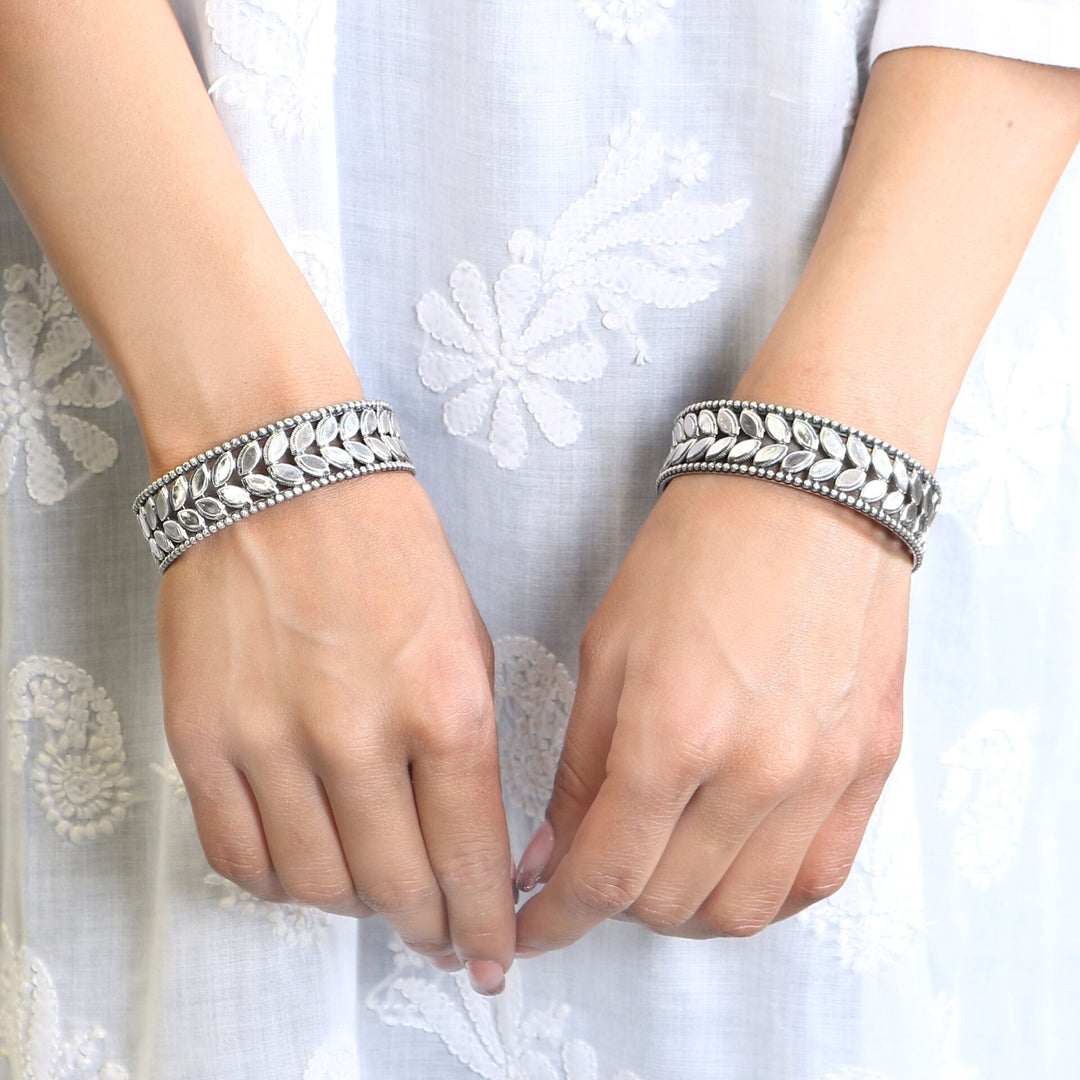 Silver Leaf Design Oxidized Bangle