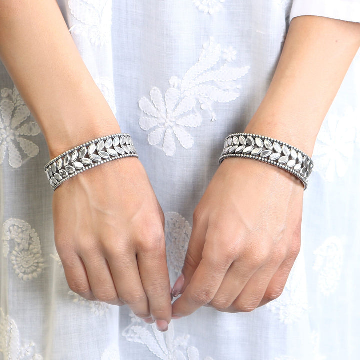 Silver Leaf Design Oxidized Bangle