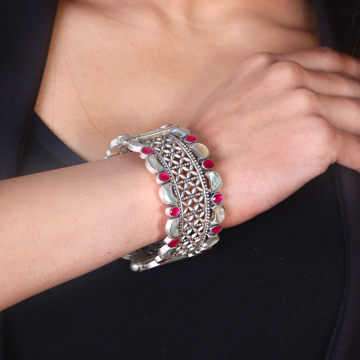 Silver Statement MOP Kundan Kada Bangle