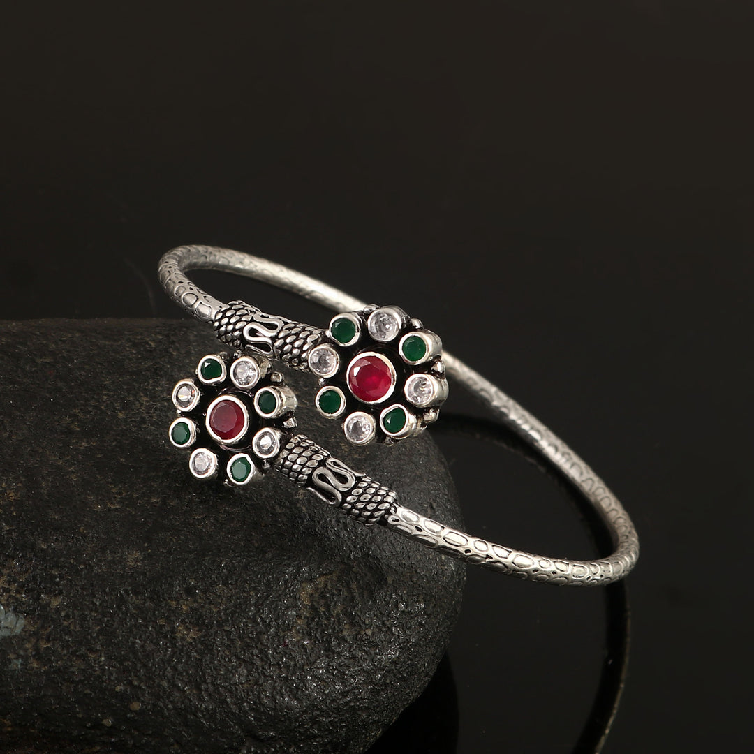 Beautiful Silver Floral Twister Bangle