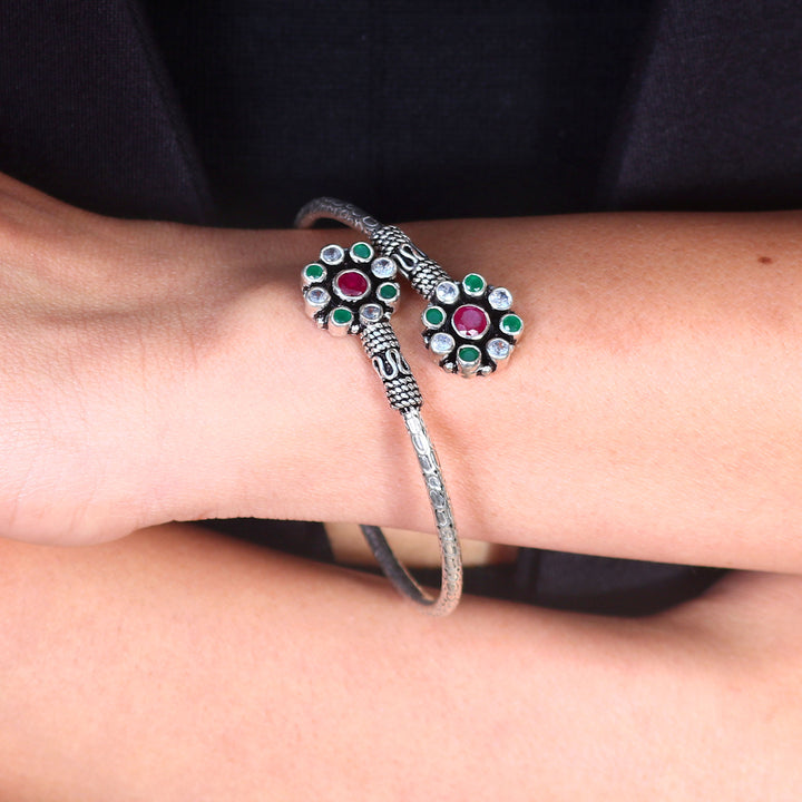 Beautiful Silver Floral Twister Bangle